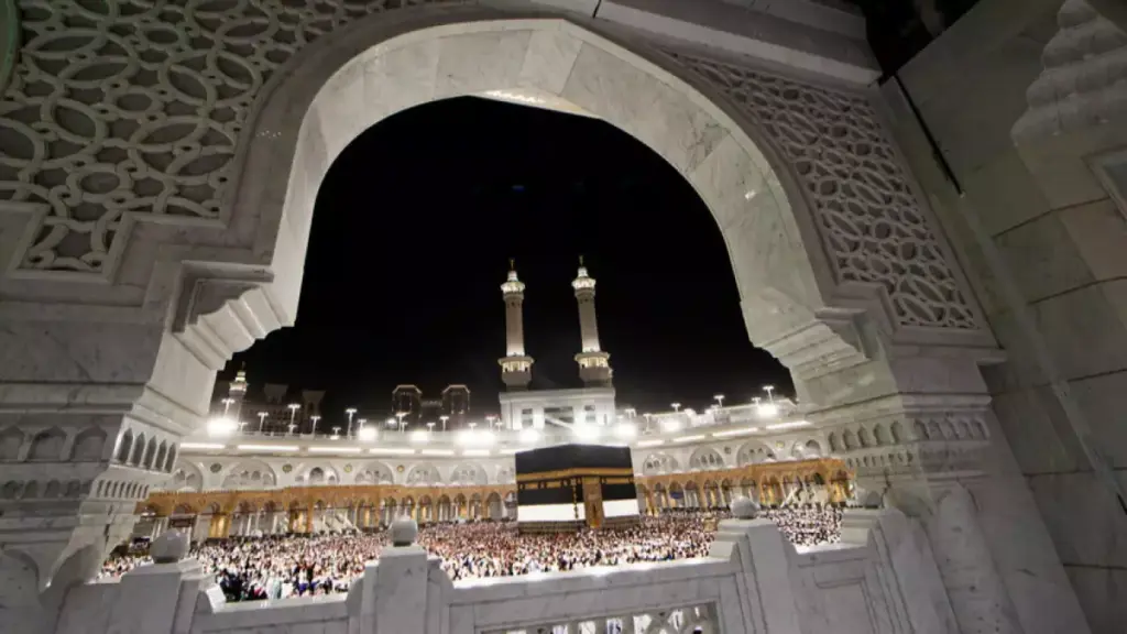 رسالة عاجلة من أعلى السلطات السعودية لكل مقيم ومواطن... مهلة واحدة تنقذك من عقوبة قاسية. 18 أبريل 2026 هو الموعد الذي حددته وزارة الداخلية ووزارة الحج والعمرة لسلامتك.