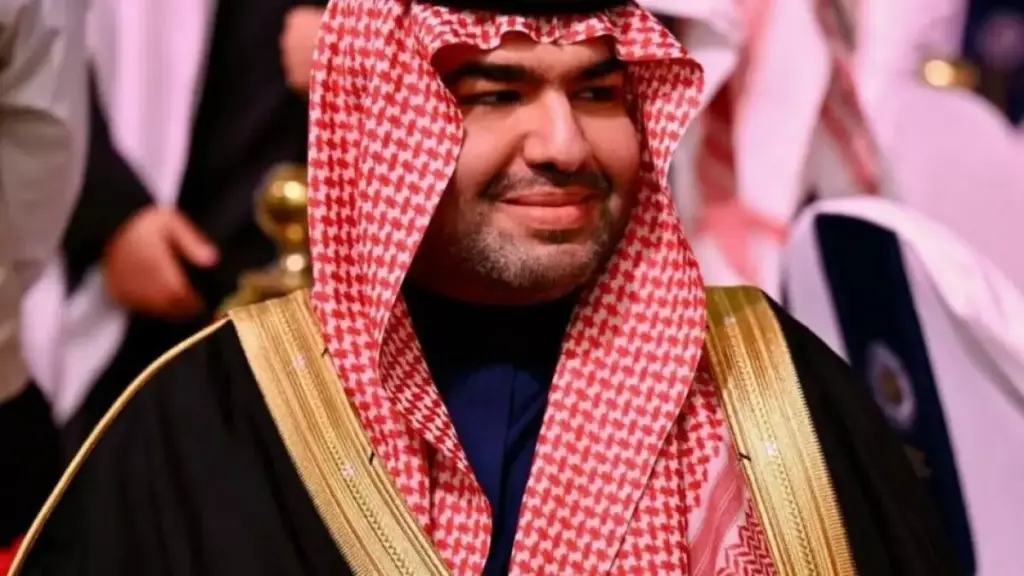 رسمياً: أمير الرياض وكبار المسؤولين يقدمون التعازي في وفاة الأمير محمد بن بندر آل سعود