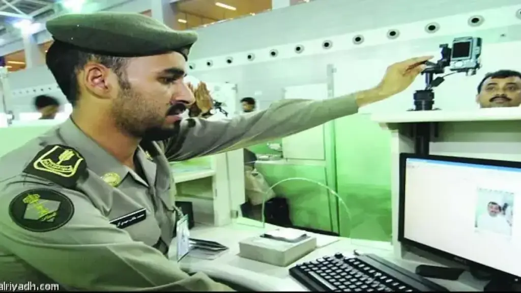 بسبب تطورات الحرب.. السعودية تُلغي أكبر عائق في تأشيرات الزيارة والعمرة وتتخذ إجراءً عاجلاً! (بشرى سارة للملايين) بسبب تطورات الحرب.. السعودية تُلغي أكبر عائق في تأشيرات الزيارة والعمرة وتتخذ إجراءً عاجلاً! (بشرى سارة للملايين)