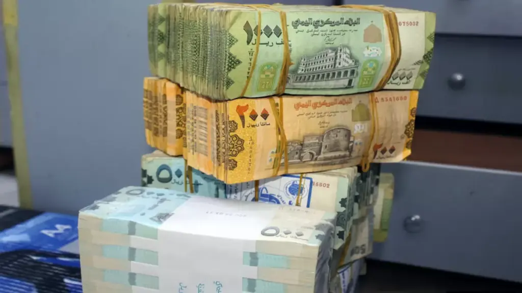 عاجل: انهيار مدوي للريال اليمني… الفجوة الصادمة بين عدن وصنعاء تكشف الكارثة!