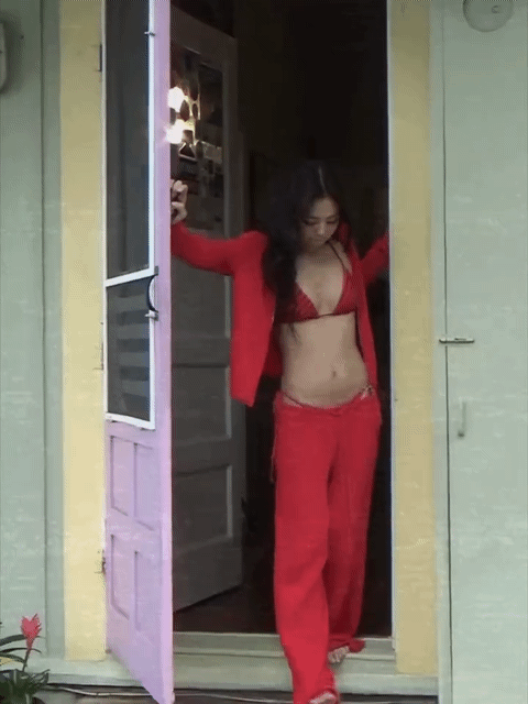 260327 جيني × فرانكيز البيكينيات