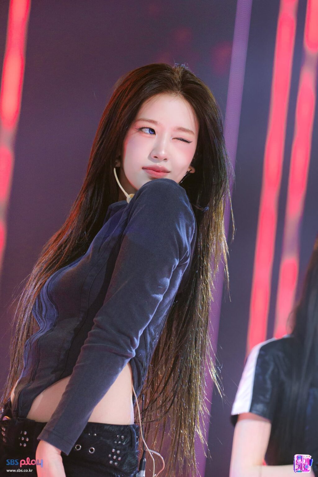 260312 IVE - BLACKHOLE @ 260308 SBS Inkigayo (SBS في الموقع خلف الصور)