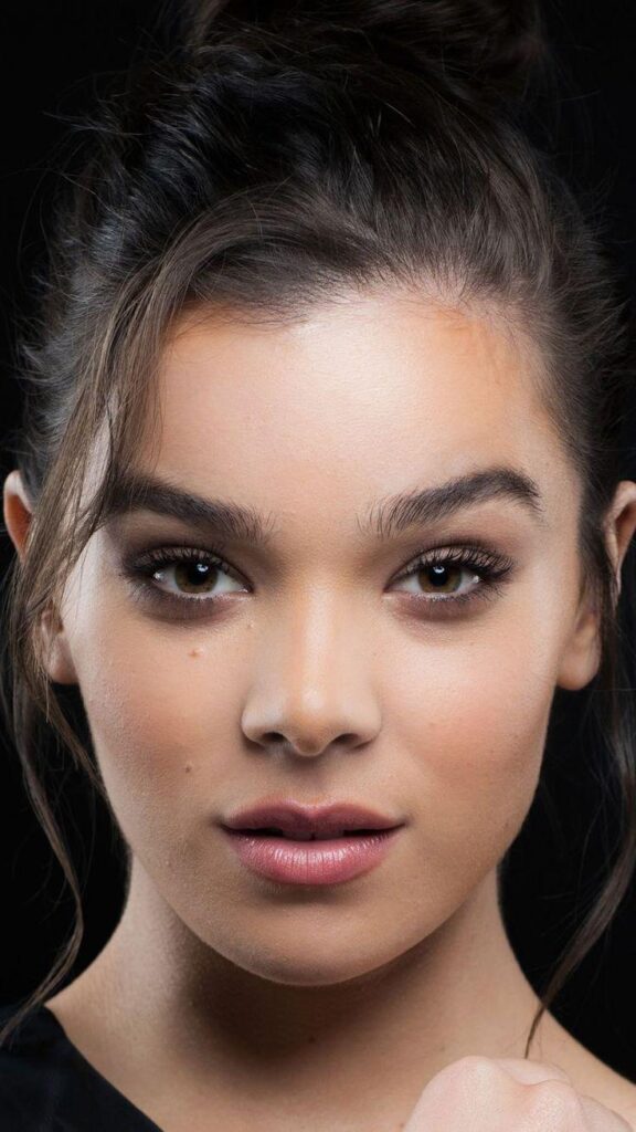 Hailee Steinfeld Hailee Steinfeld