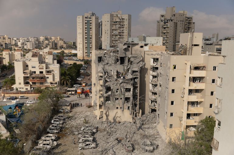 BEER SHEVA, ISRAEL - JUNE 24: Emergency and rescue responders work to recover human bodies at the rubble of a building after a ballistic missile fired from Iran strike a building at the city on June 24, 2025 in Beer Sheva, Israel. Iran and Israel have continued to exchange aerial attacks in the days after the United States joined the war and bombed several Iranian nuclear sites. (Photo by Amir Levy/Getty Images)