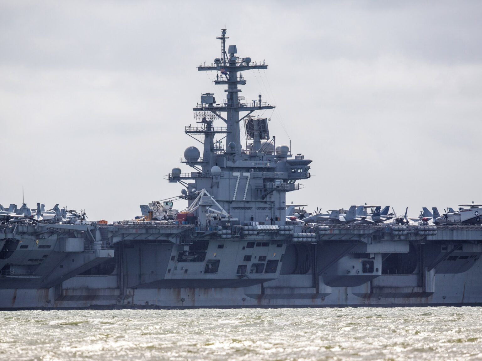 واشنطن تعزز قواتها في الشرق الأوسط بمجموعة "بوش" الضاربة | أخبار