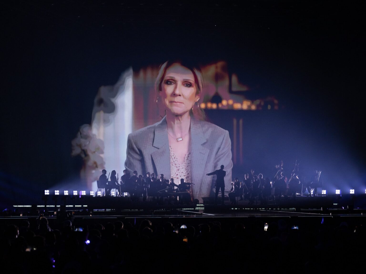 بعد سنوات من الغياب.. سيلين ديون تعود إلى المسرح من بوابة باريس | فن بعد سنوات من الغياب.. سيلين ديون تعود إلى المسرح من بوابة باريس | فن