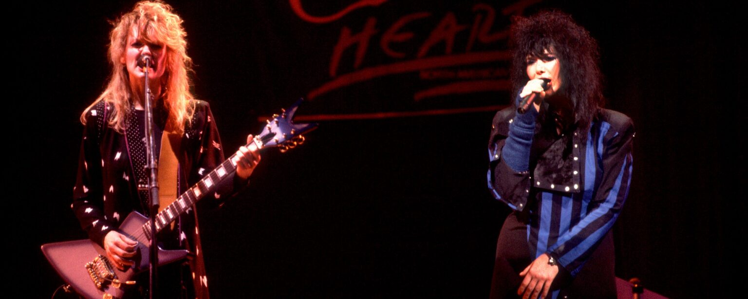 هذه الأغاني الأربعة المؤثرة من الثمانينات يجب أن يعرفها الجميع، حتى لو لم تصل جميعها إلى المرتبة الأولى هذه الأغاني الأربعة المؤثرة من الثمانينات يجب أن يعرفها الجميع، حتى لو لم تصل جميعها إلى المرتبة الأولى