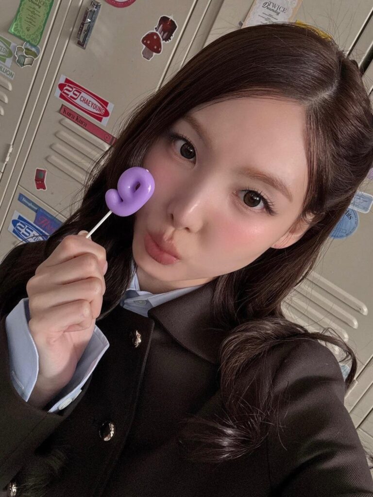 260321 تحديث تويتر اليابان - 🍭ONCE JAPAN الذكرى التاسعة D-DAY 🍬 تم الاستعداد للإعلان عن مشروع الذكرى التاسعة لـ ONCE ONCE JAPAN📣 😍🌏🚨💎🪽🤗🚞😊🍭 (نايون ومينا ومومو)