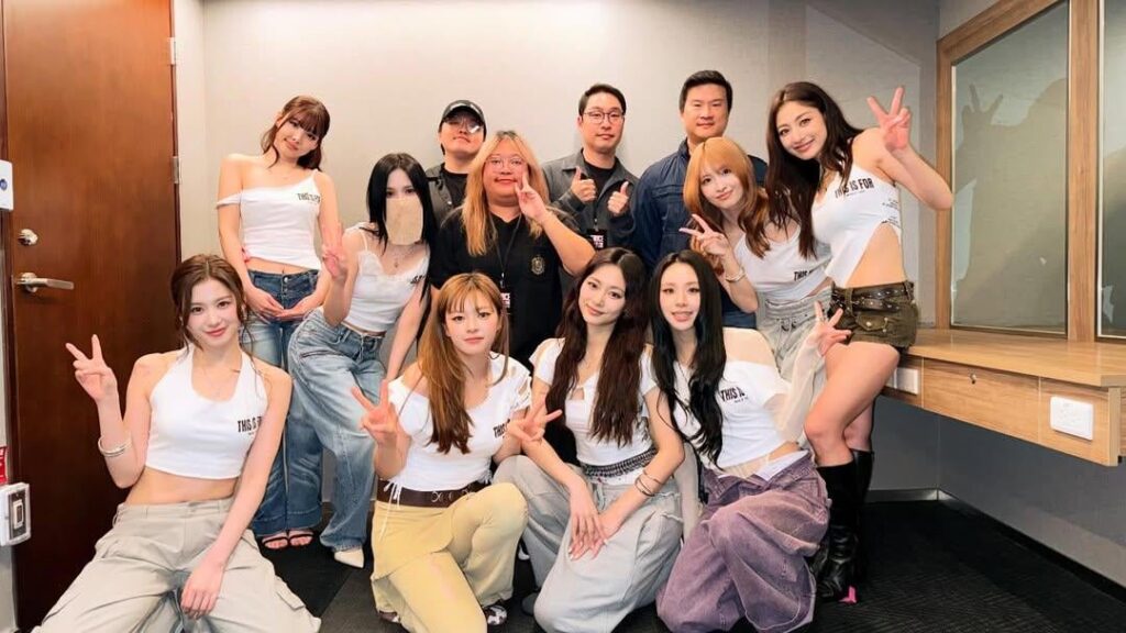 260323 تحديث انستقرام kjayindahouse - توايس مع مديري جولتهم بعد عرض تايبيه