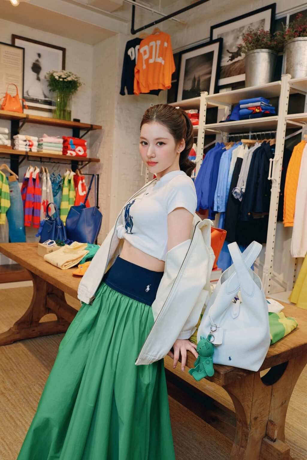 260316 تحديث موقع Emogram Sankei - أصدرت SANA عضوة TWICE صورًا ربيعية جديدة من Ralph Lauren لحملة حقائب العلامة التجارية ``Polo Play''