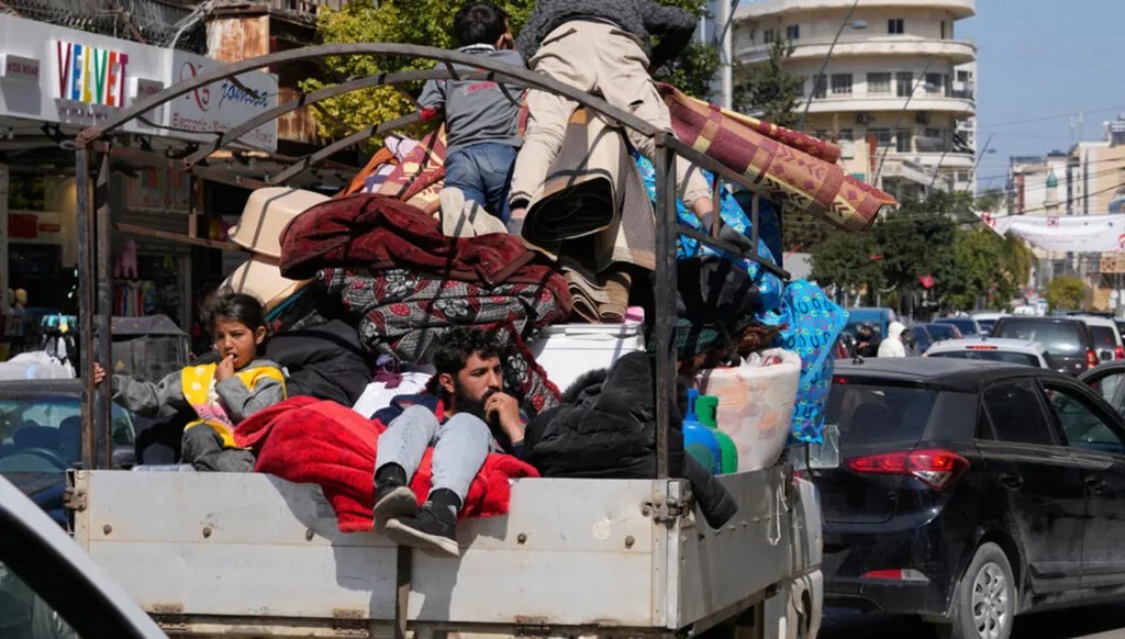 نازحون من المناطق التي تتعرض للقصف الإسرائيلي.