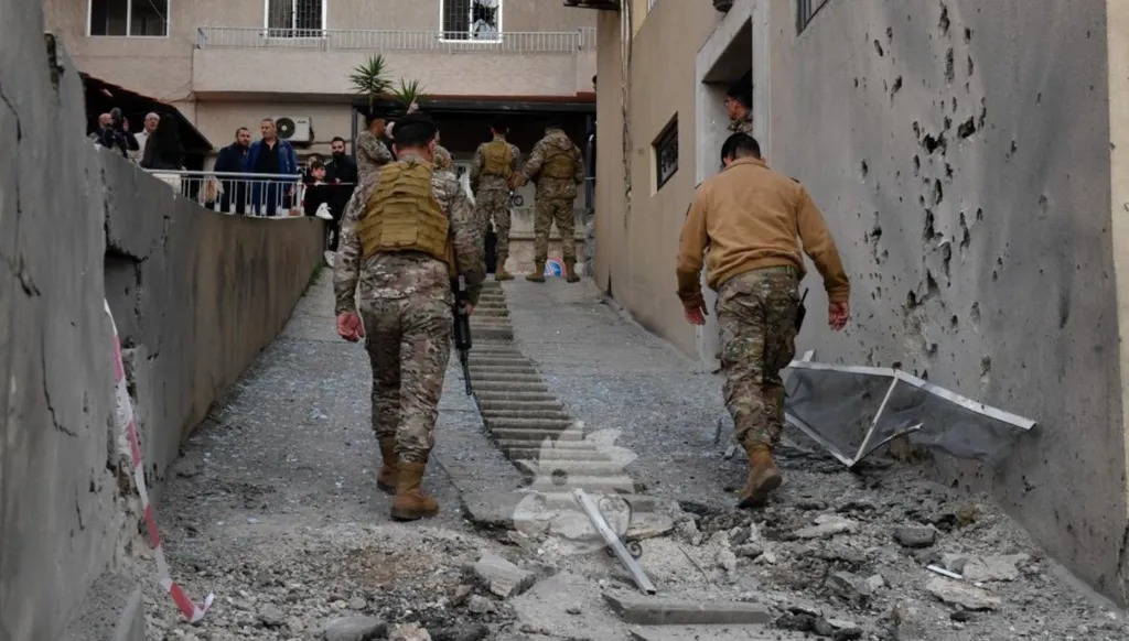 من موقع سقوط شظايا صواريخ اعتراضية في كسروان (بعدسة الزميل حسام شبارو)