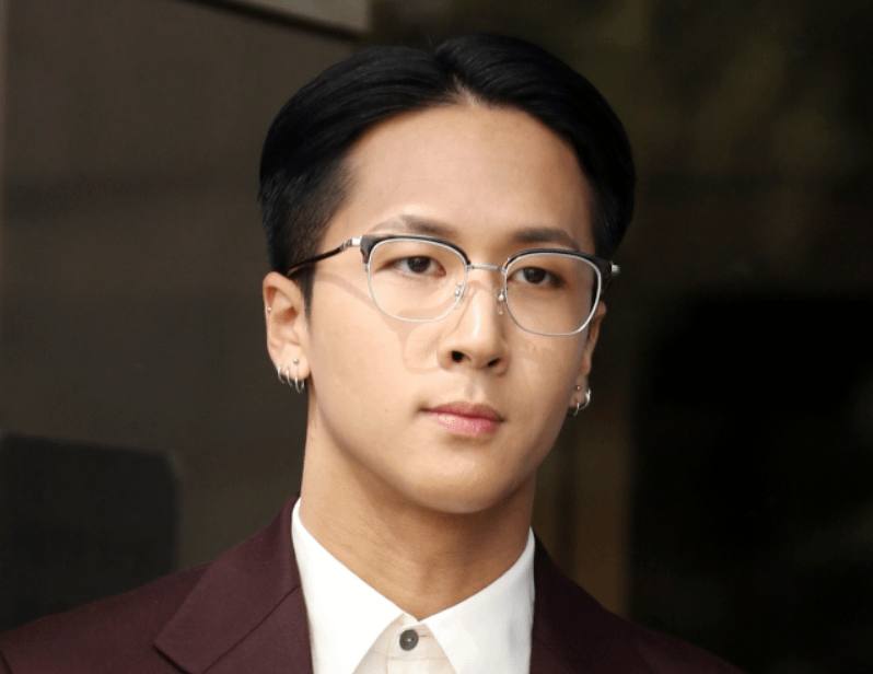 رافي يعتذر بعد الجدل حول الخدمة العسكرية: “لقد كان خيارًا جبانًا” رافي يعتذر بعد الجدل حول الخدمة العسكرية: "لقد كان خيارًا جبانًا"