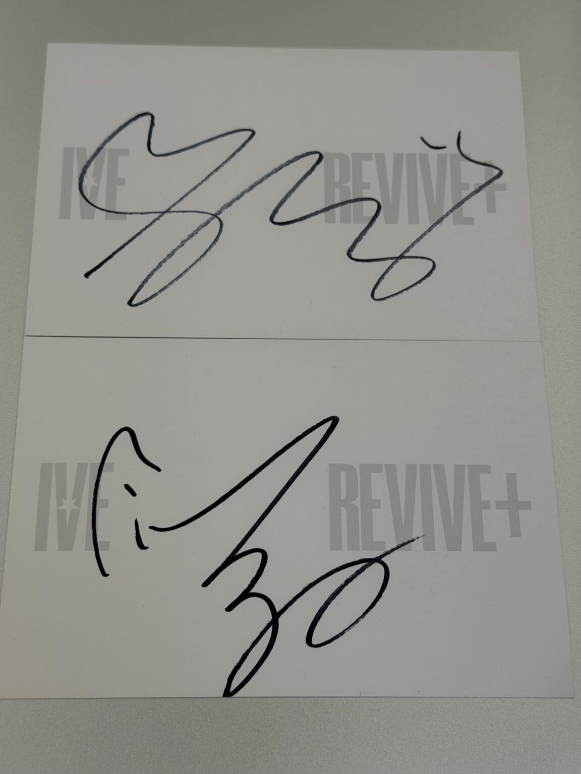 بحاجة إلى مساعدة في معرفة من هذه التوقيعات