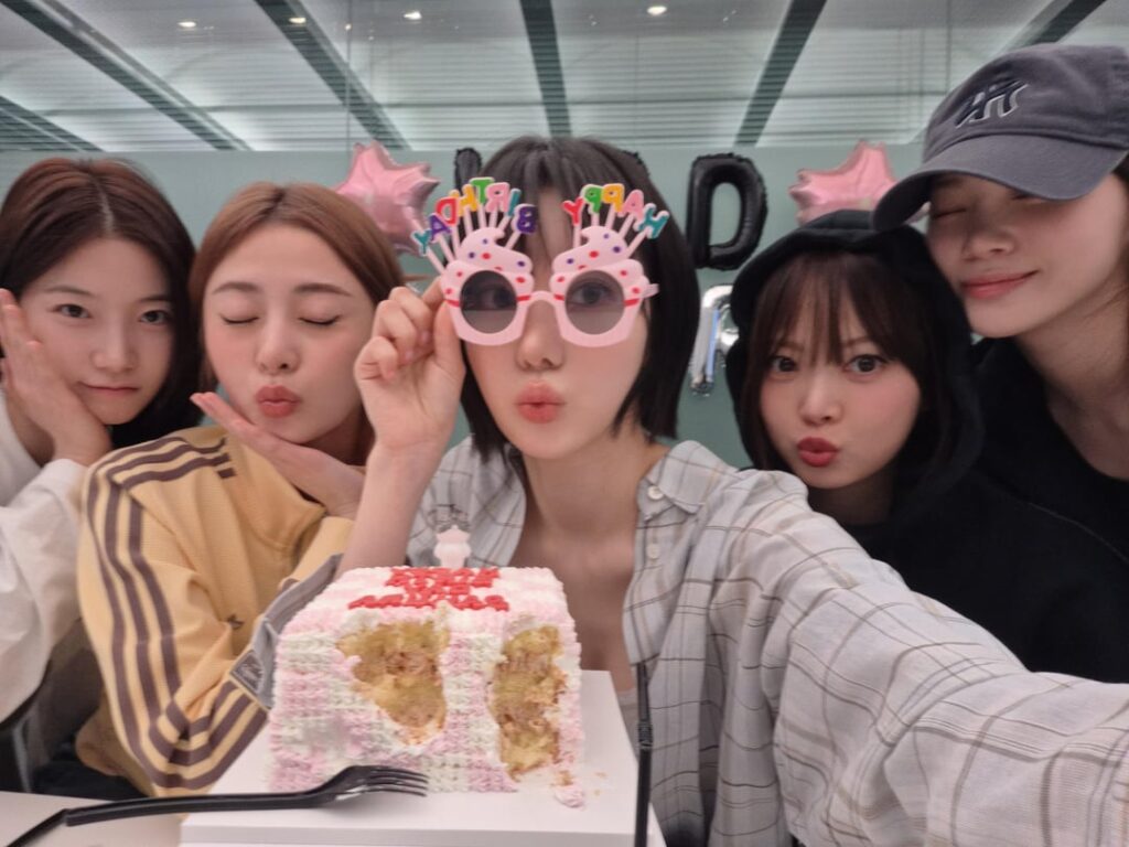 260319 تحديث مياواكي ساكورا للويفيرس. السيرافيم