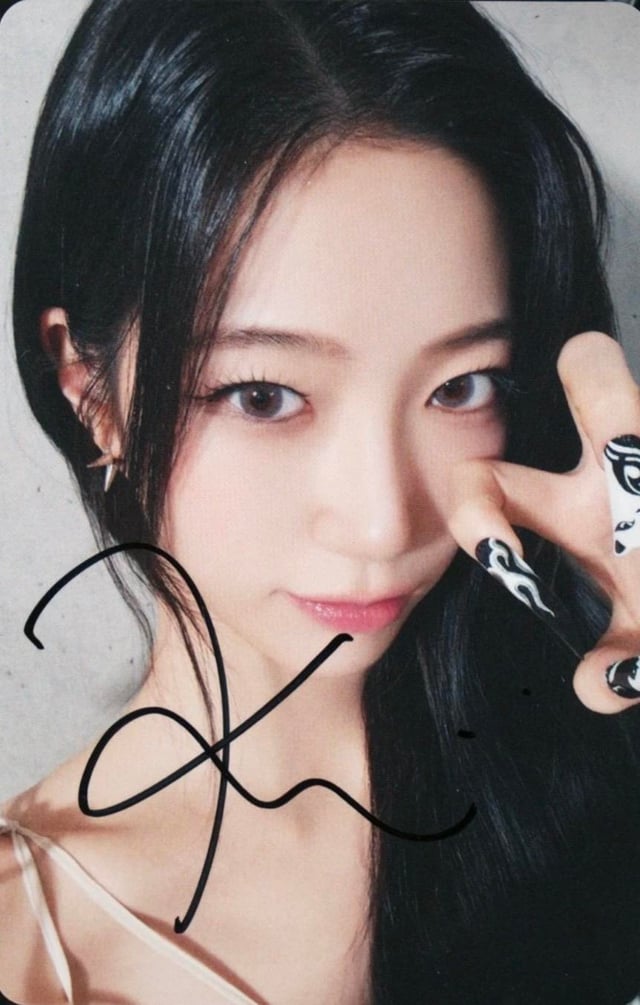 هل يمكن لأحد أن يقول لي ما هذا؟ مكتوب على ظهره "ليس للبيع".