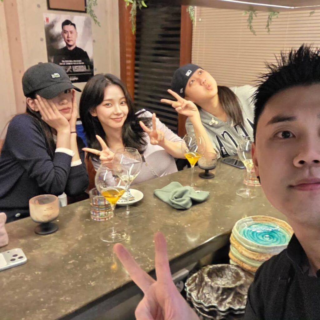 260312 تحديث انستقرام نابوليماتفيا (الشيف كوون سيونغ جون) مع يوجين مع ايسبا كارينا ولي يونغجي