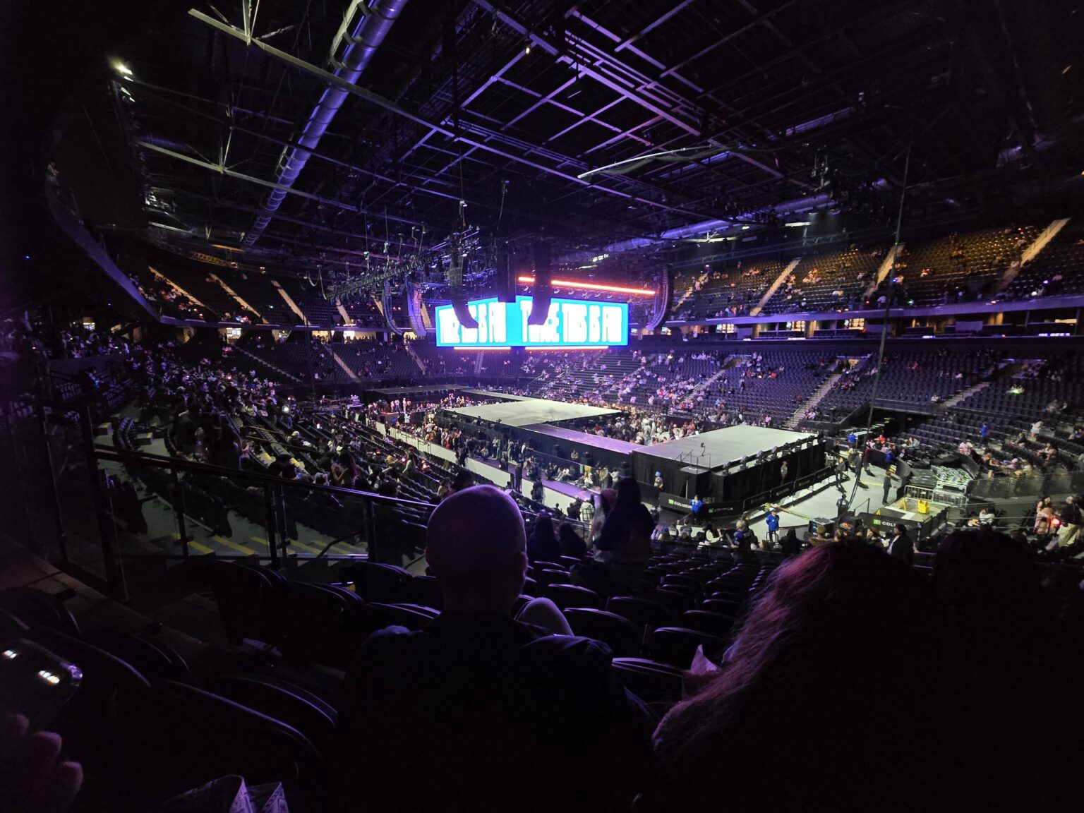 حصل صديقي على تذاكر لنا لرؤيتهم، ولم أسمع عنها حتى اليوم