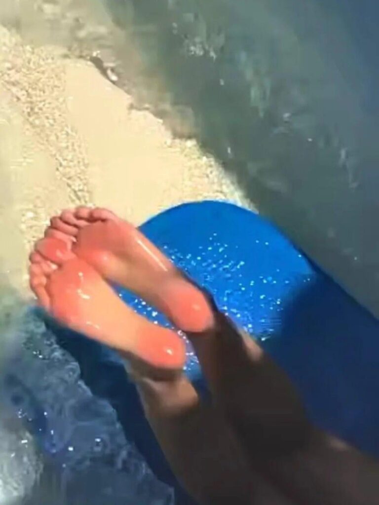 Ecrin Su Çoban 4K Netleştirilmiş