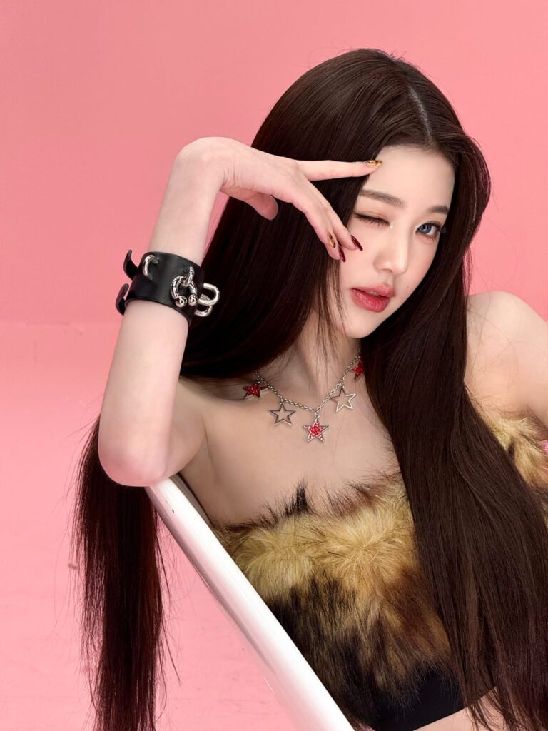 تحديث تويتر الرسمي لـ IVE 260319 - 𝓘𝓥𝓔 𝕊𝕋𝕐𝕃𝔼 𖤐⭒๋࣭ ⭑ (Wonyoung، Liz، Leeseo)