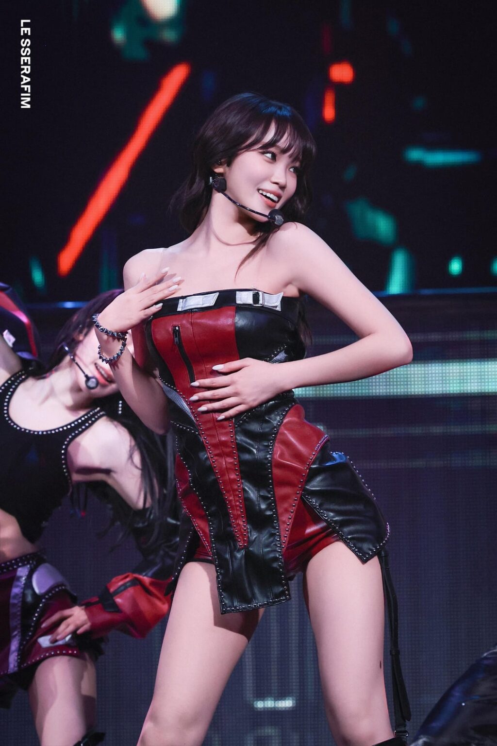 260308 LE SSERAFIM - LE SSERAFIM TOUR 'EASY CRAZY HOT' ENCORE (رسم صور - كيم تشايوون ومياواكي ساكورا)