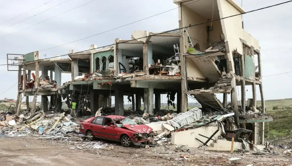 قاسم يجدّد البيعة 'حتى الاستماتة'... فأين يُصرف كلامه؟ ريفي: يأخذنا إلى الانتحار ولن نسمح له بتدمير لبنان