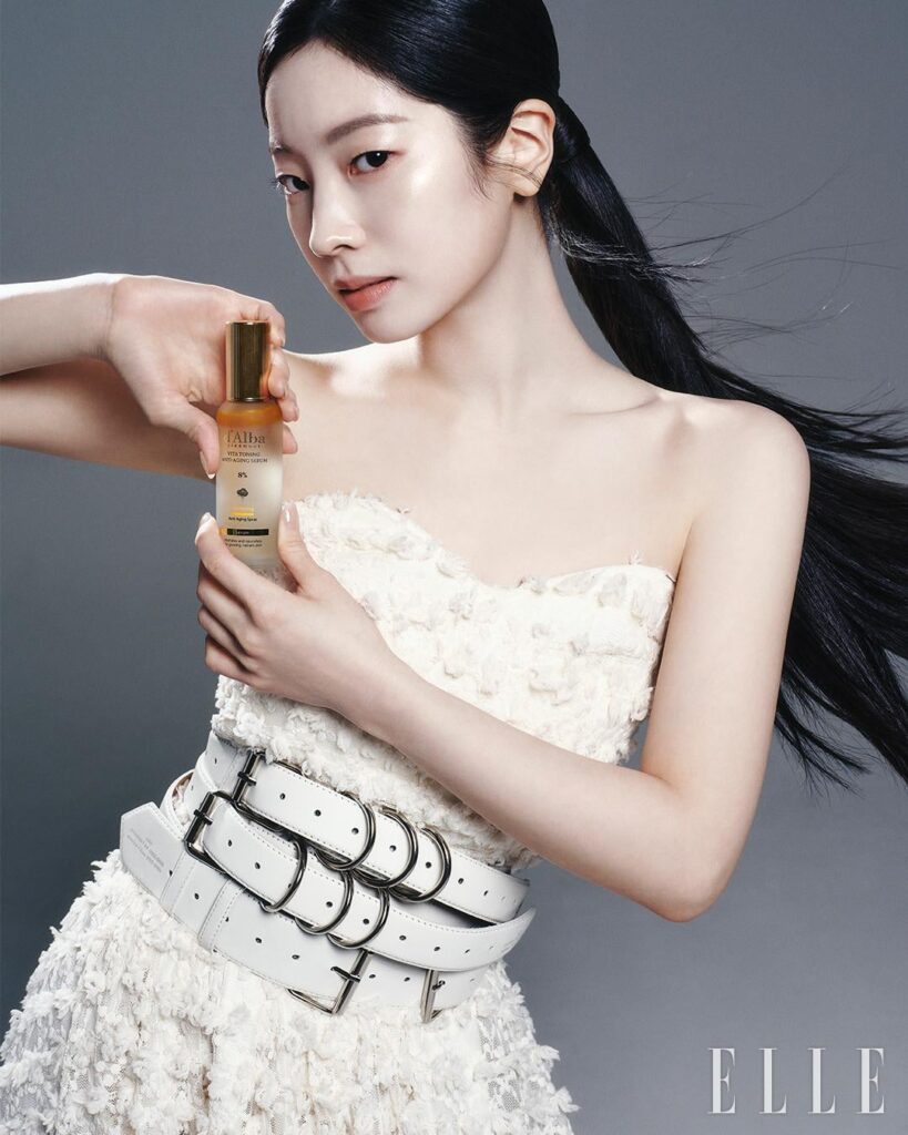 260303 تحديث انستقرام ellekorea - لقاء بين المعجبين الحقيقيين والمعجبين الحقيقيين. Dahyun و d'Alba، وكلاهما من المعجبين المخلصين، كشفا عن صورة تظهر جمالهما الناضج. مع اقتراب Dahyun من الذكرى السنوية الحادية عشرة لها، تخلت عن صورتها السابقة اللطيفة والرائعة وازدهرت لتصبح أكثر [...]