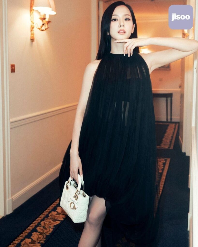 260305 تحديث عضوية تطبيق JISOO [📸] جيسو في باريس