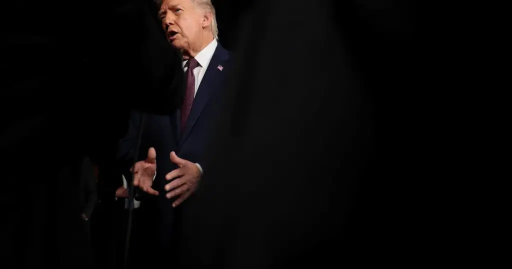 مساعدو ترامب يتنافسون للتأثير على نتيجة حرب إيران