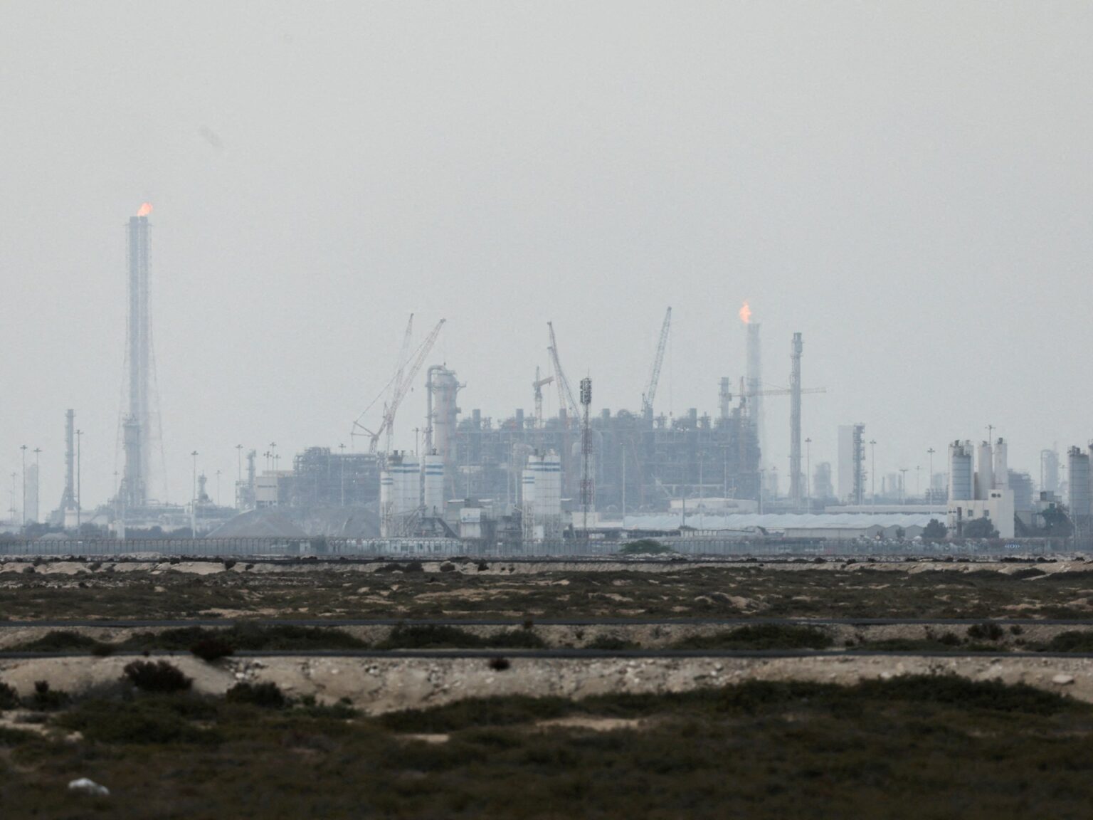 إيران تهاجم 5 دول خليجية بالصواريخ والمسيّرات | أخبار