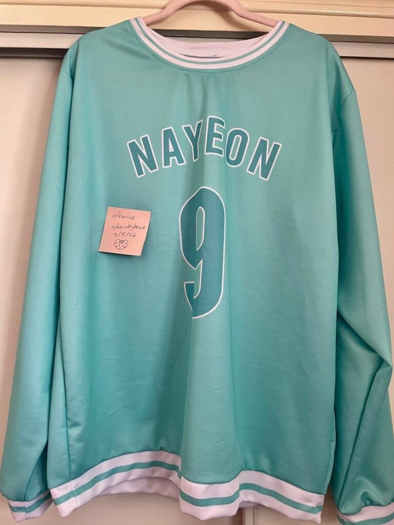 ☆*:.｡.GIVEAWAY.｡.:*☆ سترة نايون