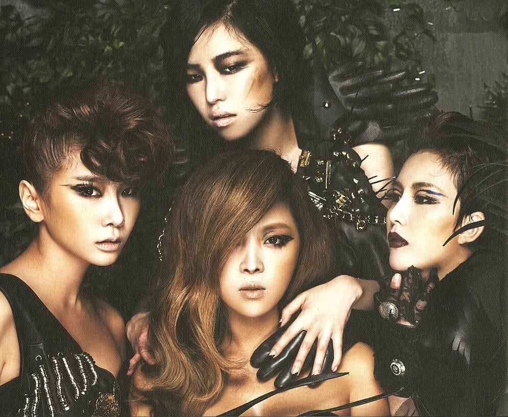 ذكرى سنوية 20 سعيدة للفتيات ذوات العيون البنية!