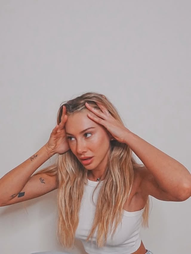 Şeyma Subaşı (feet show) Şeyma Subaşı (feet show)