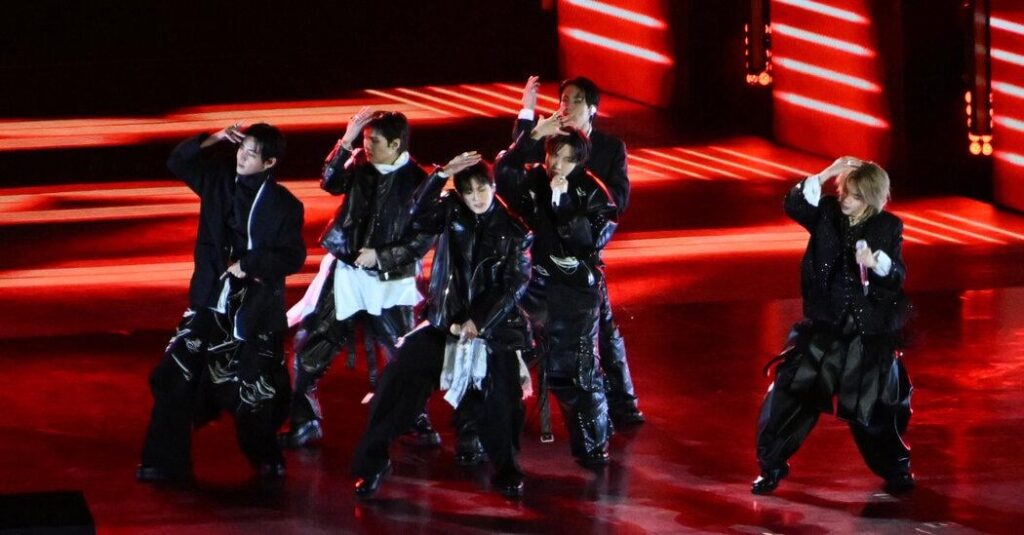 BTS - ARIRANG (مراجعة الألبوم: اختيار النقاد: BTS أكبر من أن تفشل. ولكنها ليست أكبر من أن تنجح.) @ The New York Times (260323)