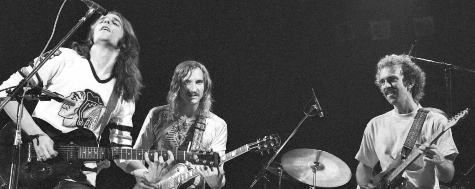 في مثل هذا اليوم من عام 1975، وصل فريق النسور إلى المركز الأول بأغنية Born in a West Hollywood Restaurant Booth.