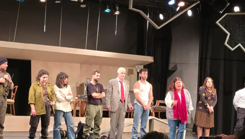 'كذبة بيضا' مسرحية عن الحرب تتحدّى الحرب