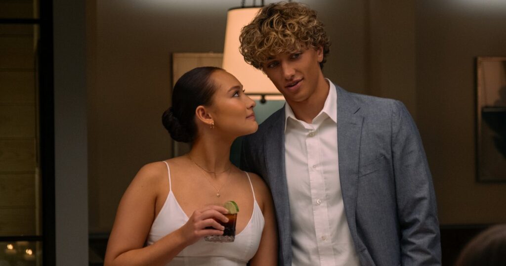 جافين كاساليجنو قدم نكاتًا عن وفاة إرميا في الصيف مما جعلني فيلمًا جميلاً جافين كاساليجنو قدم نكاتًا عن وفاة إرميا في الصيف مما جعلني فيلمًا جميلاً