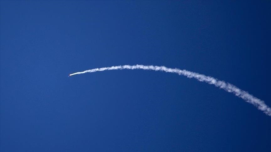 الإمارات تعلن إصابة 6 أشخاص واندلاع 3 حرائق إثر اعتراض صاروخ باليستي – Anadolu Ajansı الإمارات تعلن إصابة 6 أشخاص واندلاع 3 حرائق إثر اعتراض صاروخ باليستي