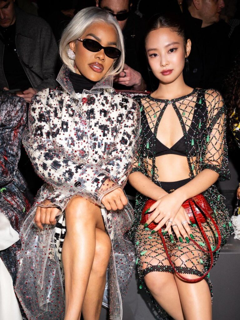 260311 جيني مع تيانا تايلور لشانيل