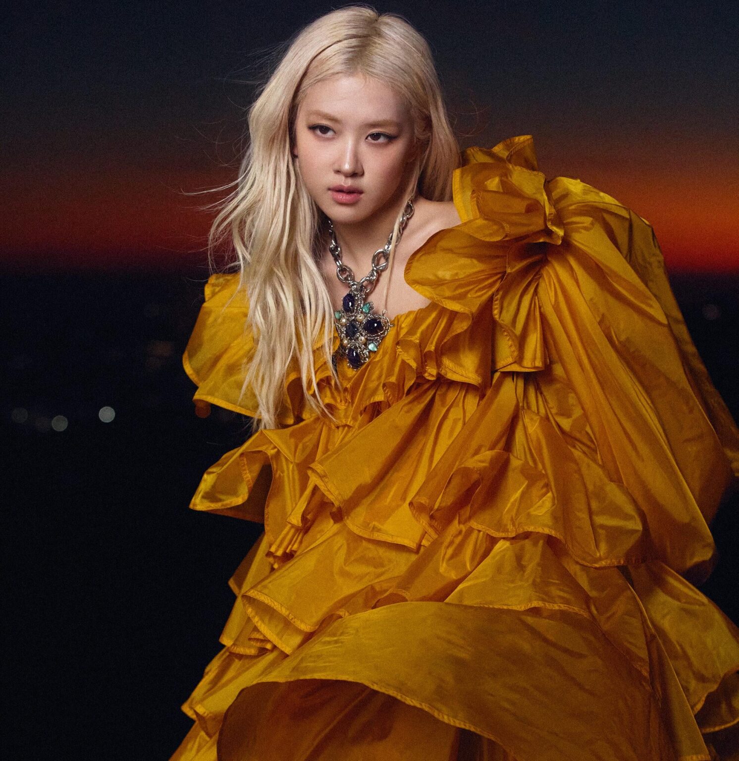 روزيه: في إزهار كامل | كتاب أزياء سي آر