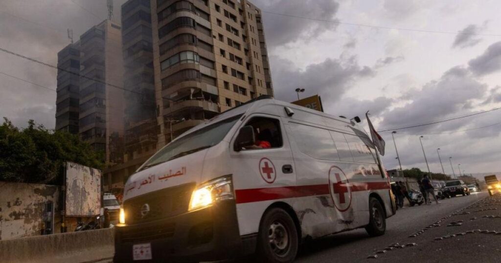 إصابة 4 مسعفين بجروح في غارة إسرائيلية على جنوب لبنان