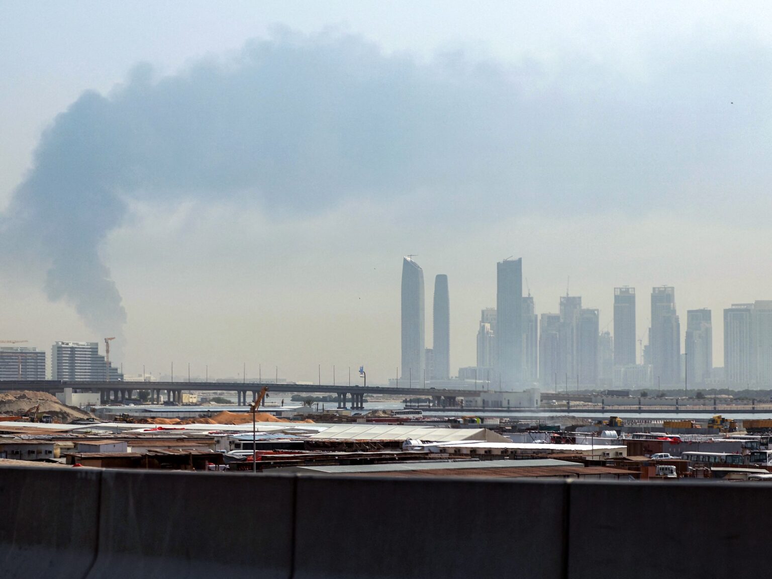 قتيل بصاروخ في أبو ظبي وحريق بالفجيرة واعتراض مسيّرات بالسعودية | أخبار قتيل بصاروخ في أبو ظبي وحريق بالفجيرة واعتراض مسيّرات بالسعودية | أخبار