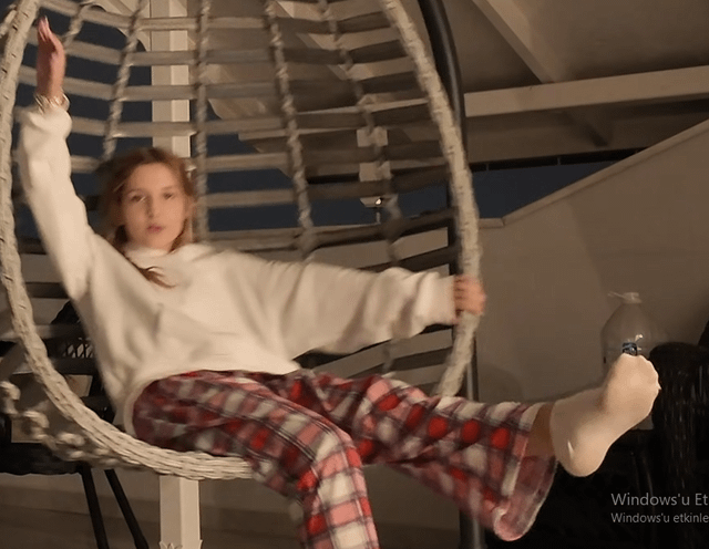 ECRIN SU COBAN BEYAZ CORAPLI (MODLAR SILMEYIN ARTIK)