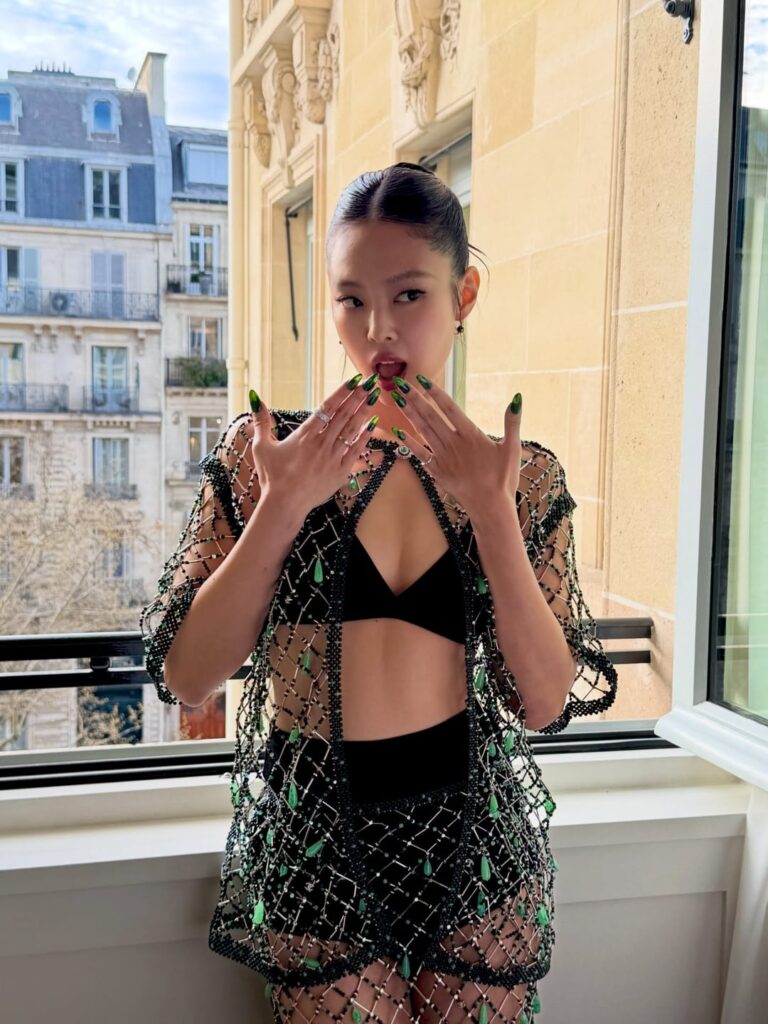 260310 تحديث cam.t.artist على IG مع جيني