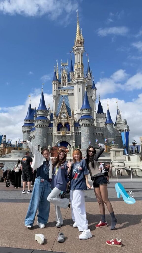 260331 تحديث قصة مومو على الانستقرام - في عالم ديزني مع نايون، سانا، وتزويو