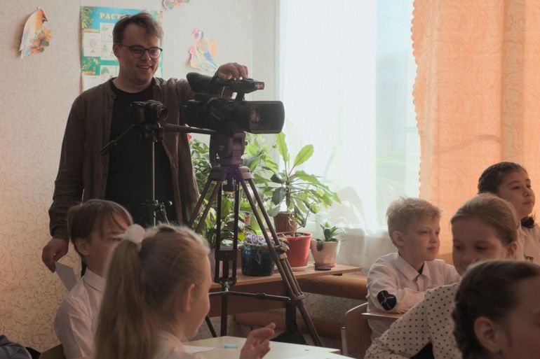 تلانكيم في المدرسة في مشهد من الوثائقي @ (آي ام دي بي)