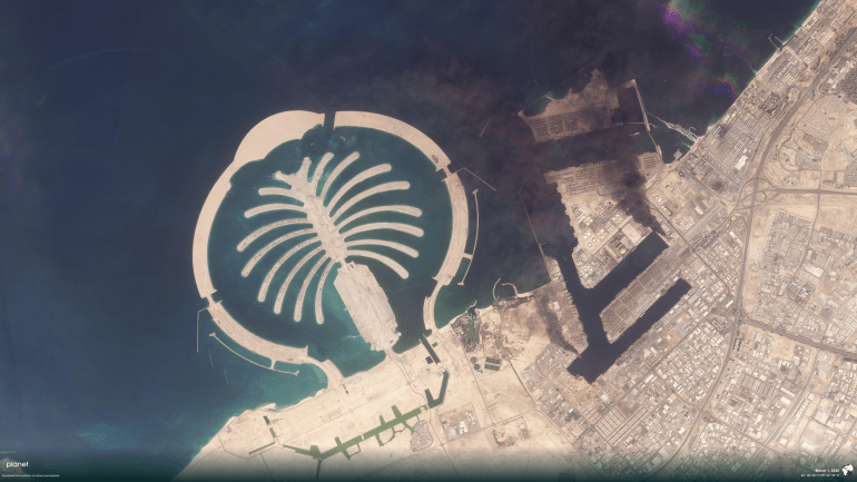 آثار القصف الإيراني في جبل علي بدبي المصدر:بلانت لابس