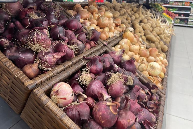 أجبرت موجة الغلاء الأسر على تقليص الإنفاق والبحث عن بدائل أرخص