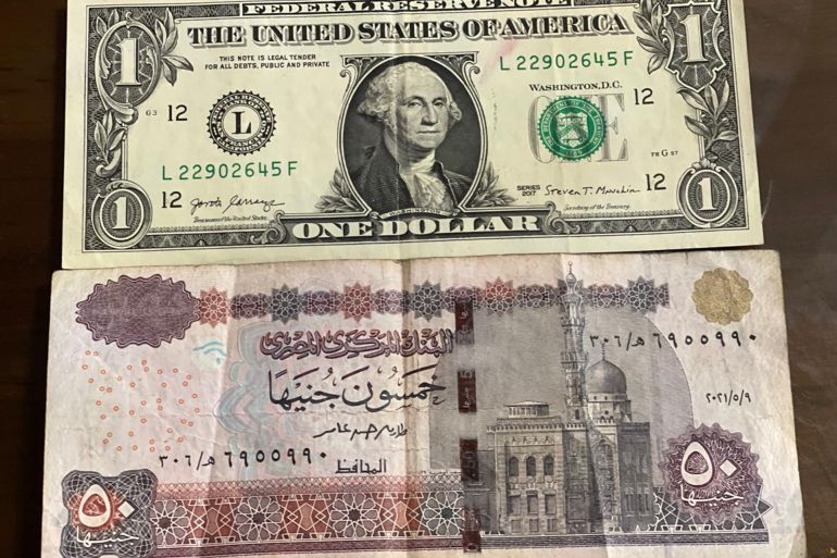 تراجعت قيمة الجنيه أمام الدولار من نحو 46.6 إلى 52.75 جنيهًا (بنسبة تقارب 13%)