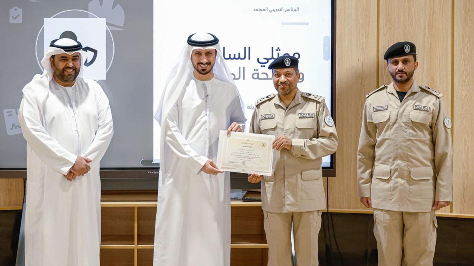 موارد وشرطة الشارقة تحتفيان بتخريج ممثلي الصحة المهنية